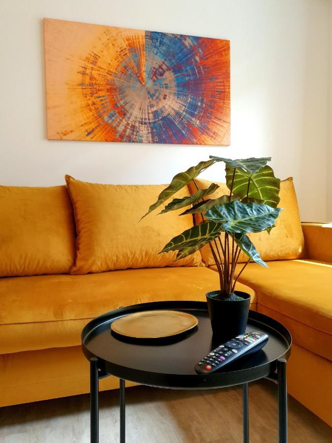 Ferienwohnungen Am Theater - Modern, Zentral Und Ruhig Mit Kueche, Waschtrockner, Netflix, Wlan Und Parkplatz- 2 Zimmer, 52 Qm Cottbus Exterior photo