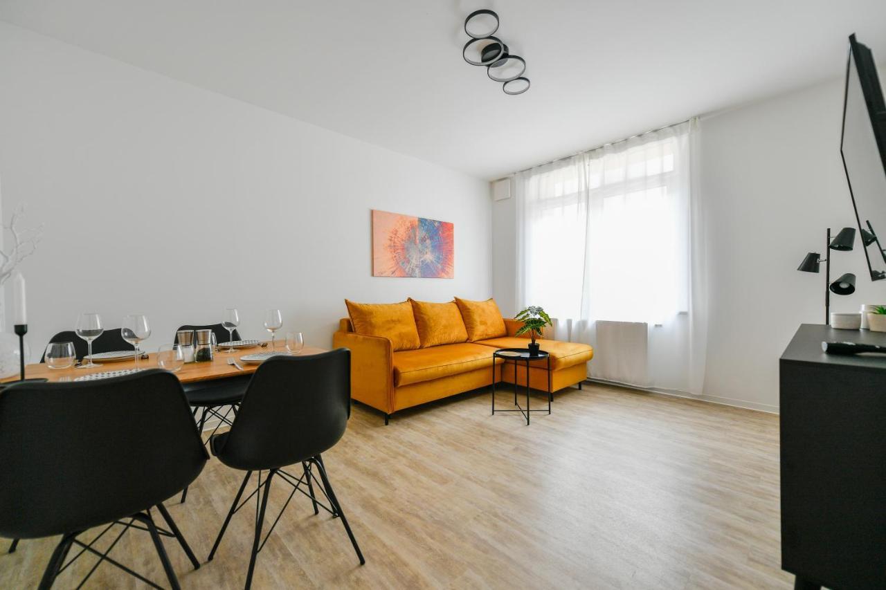 Ferienwohnungen Am Theater - Modern, Zentral Und Ruhig Mit Kueche, Waschtrockner, Netflix, Wlan Und Parkplatz- 2 Zimmer, 52 Qm Cottbus Exterior photo