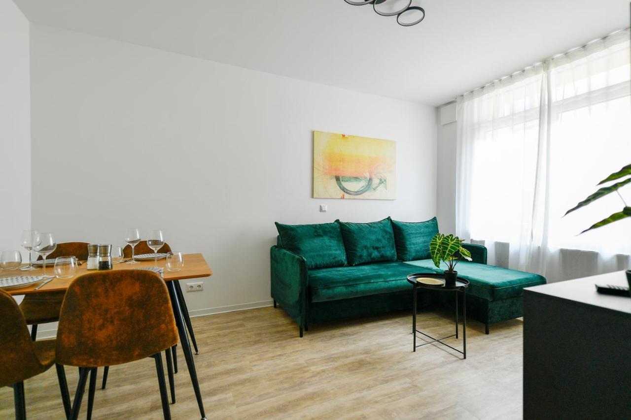 Ferienwohnungen Am Theater - Modern, Zentral Und Ruhig Mit Kueche, Waschtrockner, Netflix, Wlan Und Parkplatz- 2 Zimmer, 52 Qm Cottbus Exterior photo