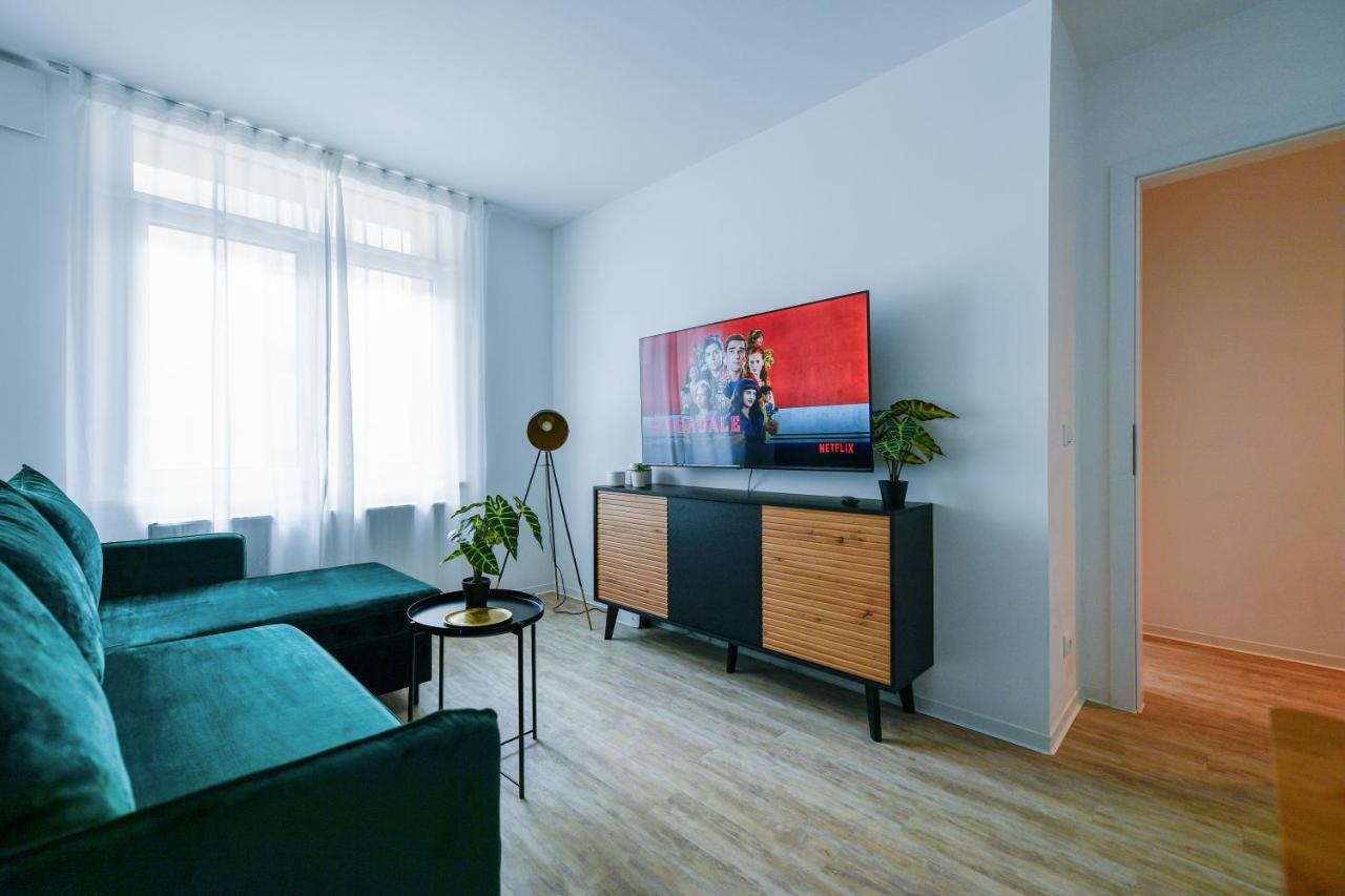 Ferienwohnungen Am Theater - Modern, Zentral Und Ruhig Mit Kueche, Waschtrockner, Netflix, Wlan Und Parkplatz- 2 Zimmer, 52 Qm Cottbus Exterior photo