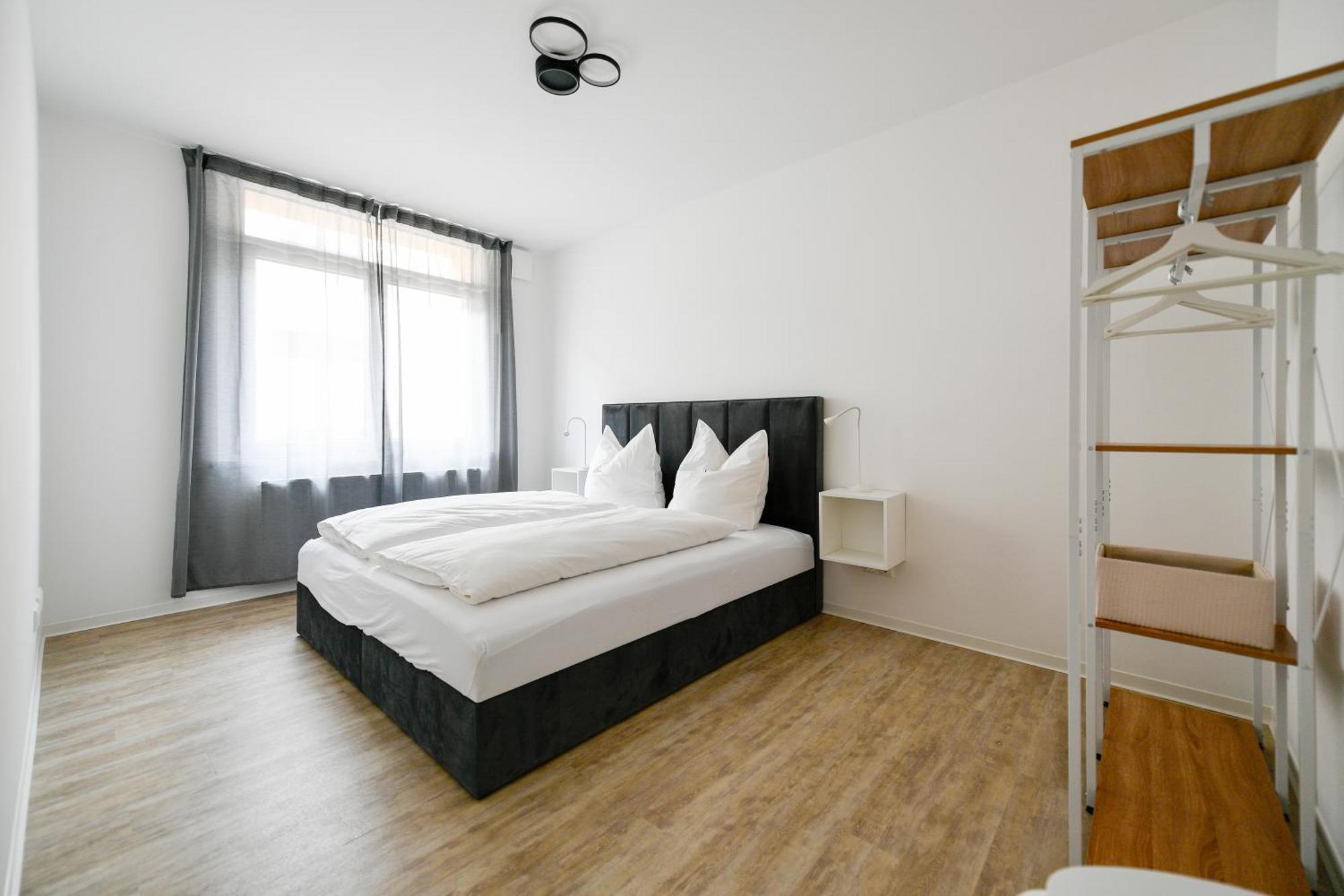 Ferienwohnungen Am Theater - Modern, Zentral Und Ruhig Mit Kueche, Waschtrockner, Netflix, Wlan Und Parkplatz- 2 Zimmer, 52 Qm Cottbus Room photo